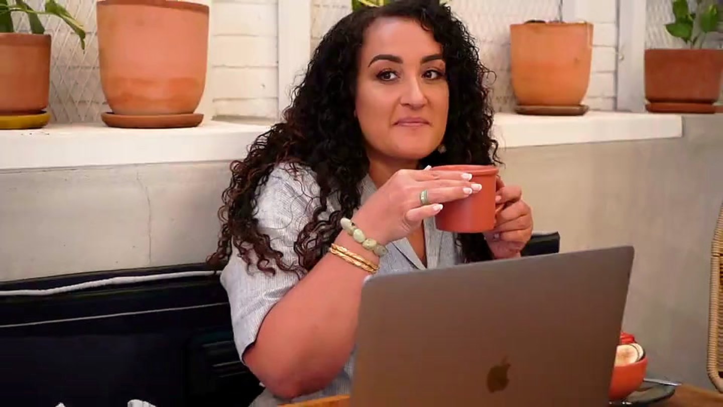 Randa Quraan in a one-on-one strategy session